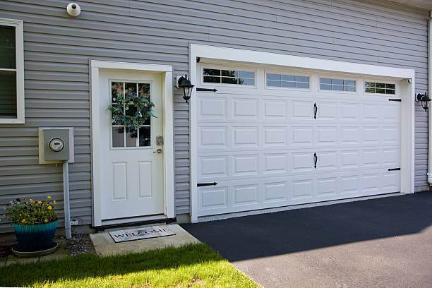 24/7 Emergency Garage Door Panel Replacement experts in New Port Richey East, FL